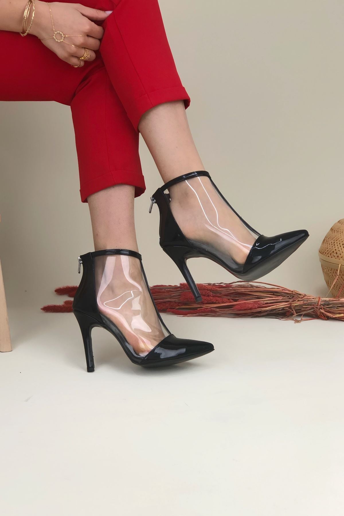 Freya Siyah Rugan Topuklu Kadın Ayakkabı