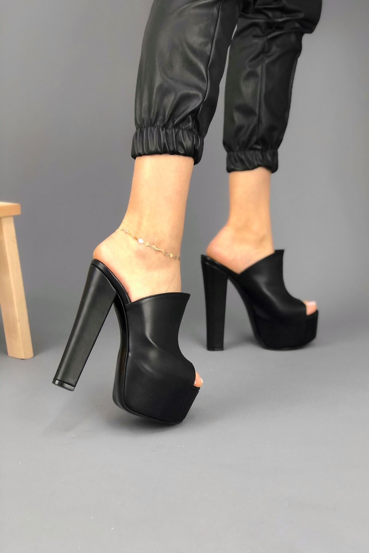 Simsi Siyah Cilt Kadın Topuklu Ayakkkabı