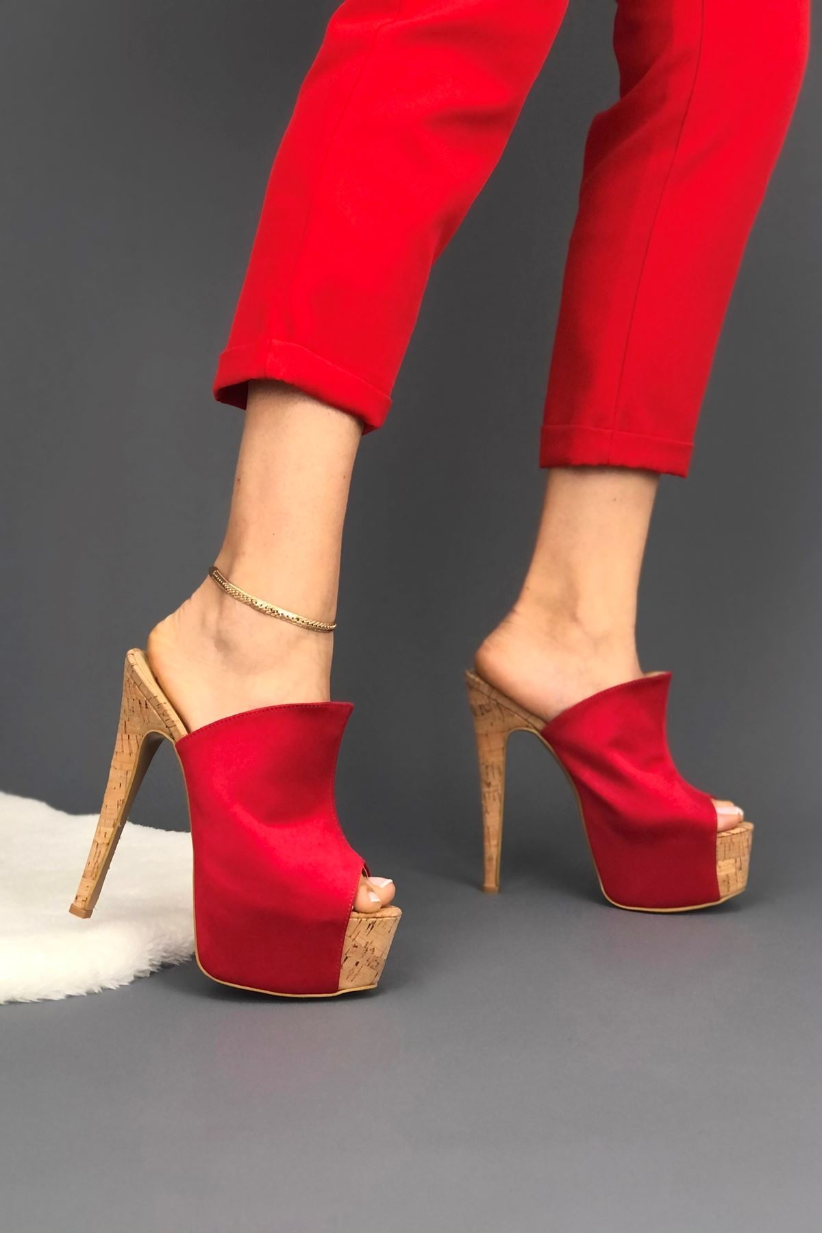 Simsi Kırmızı Süet - Mantar Kadın Topuklu Ayakkkabı
