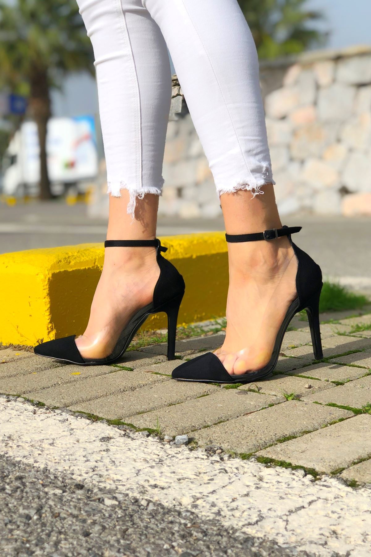 Fabien Siyah Süet Baretli  Topuklu Kadın Ayakkabı