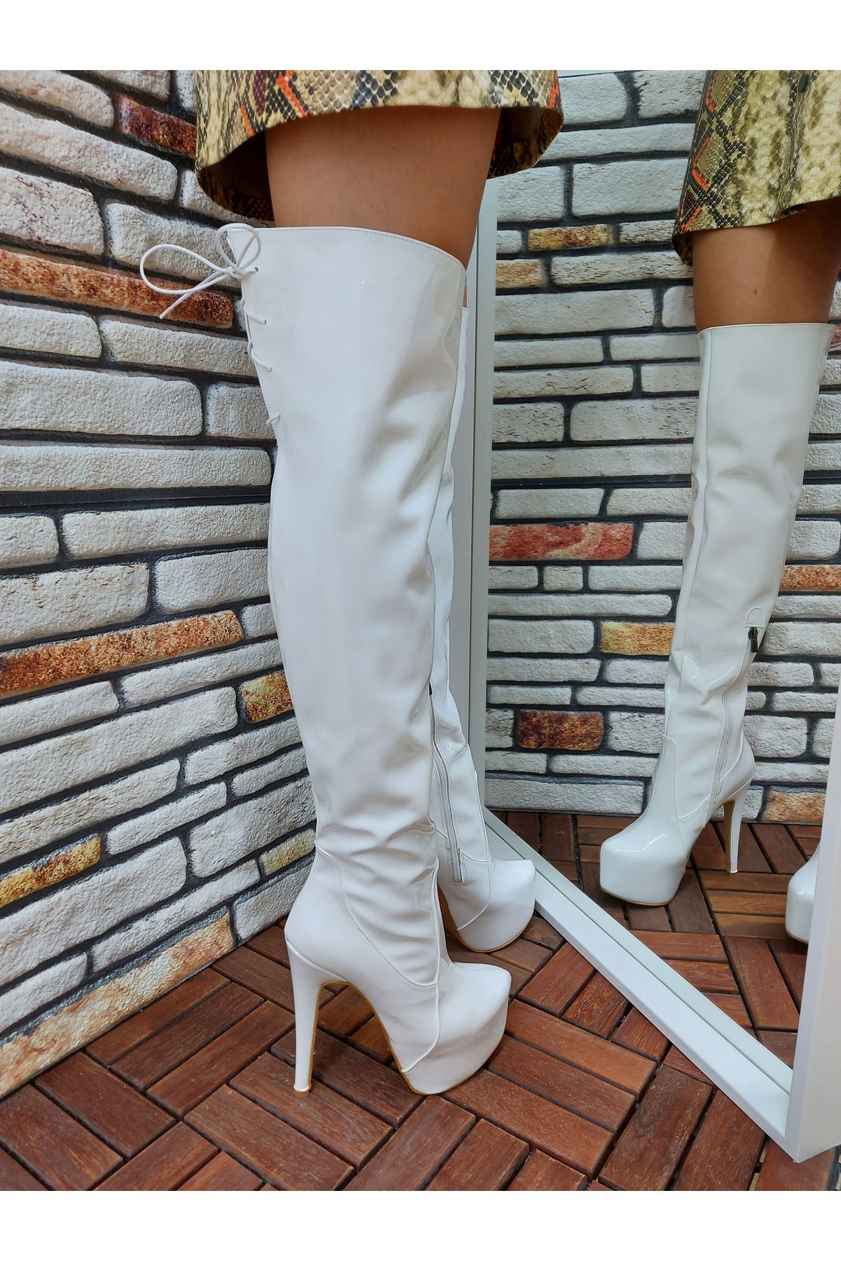 Rinna Beyaz Rugan Bağcıklı Yüksek Topuklu Çizme