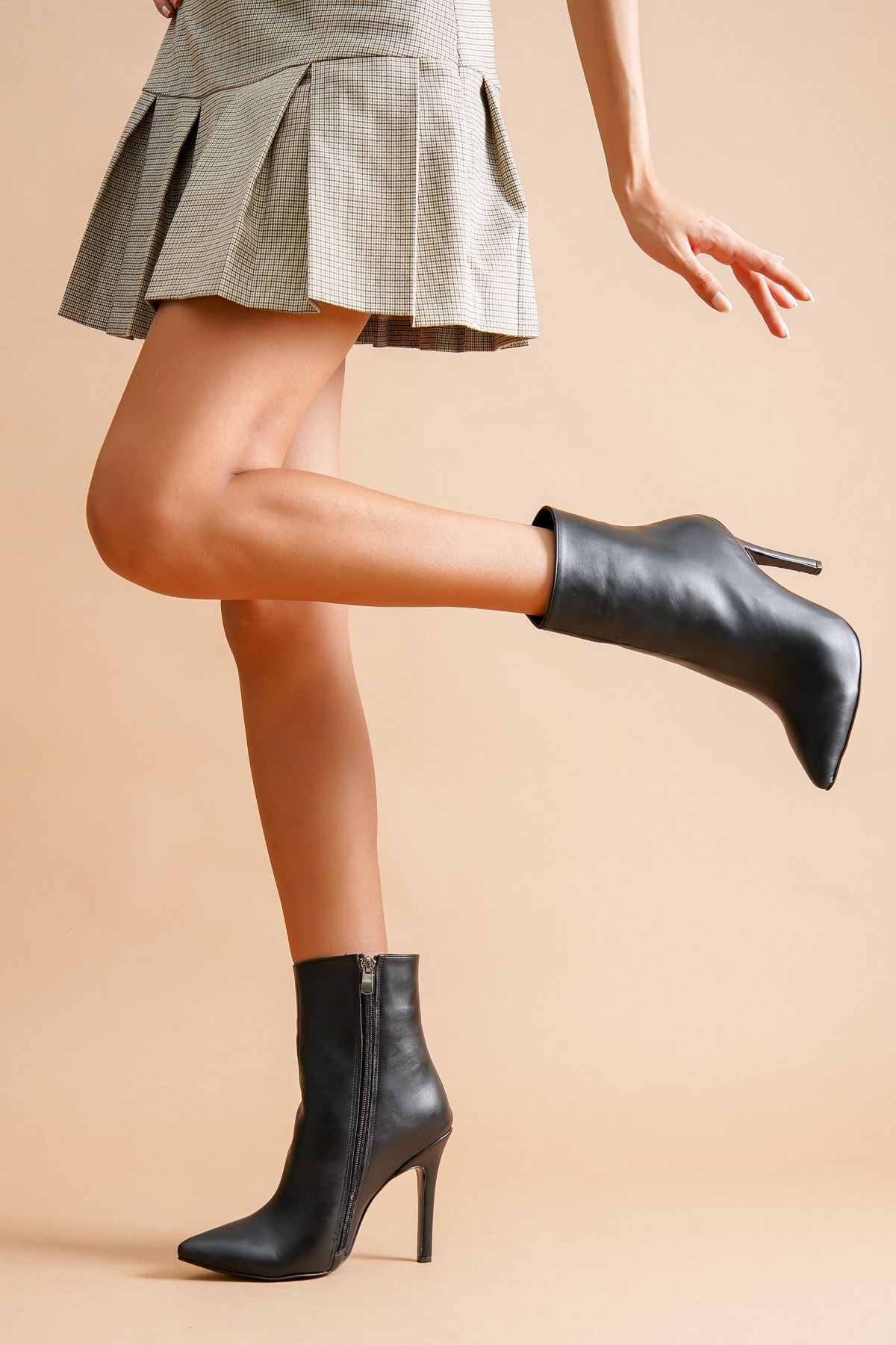 Halden Siyah Cilt Stiletto Topuklu Kadın Bot
