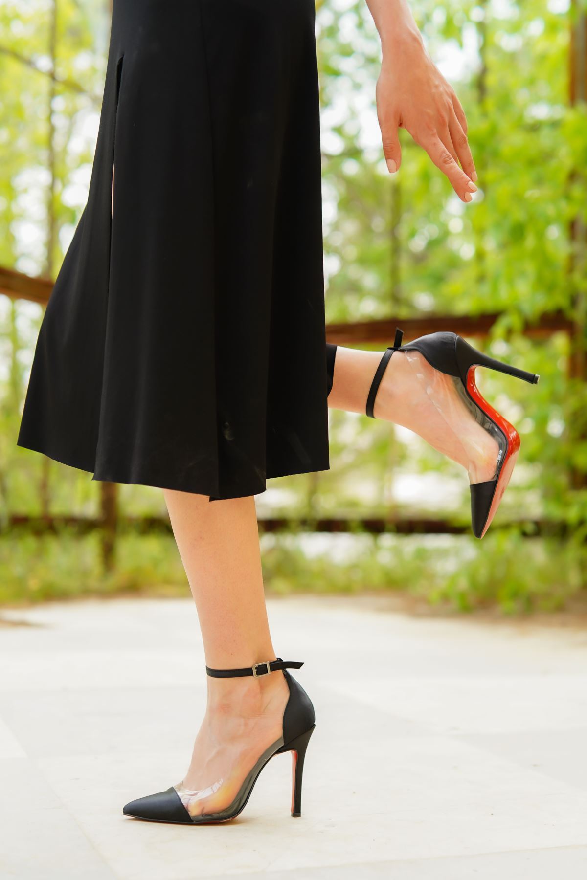 Fabiens Siyah Saten Şeffaf Detaylı Baretli Topuklu Kadın Ayakkabı