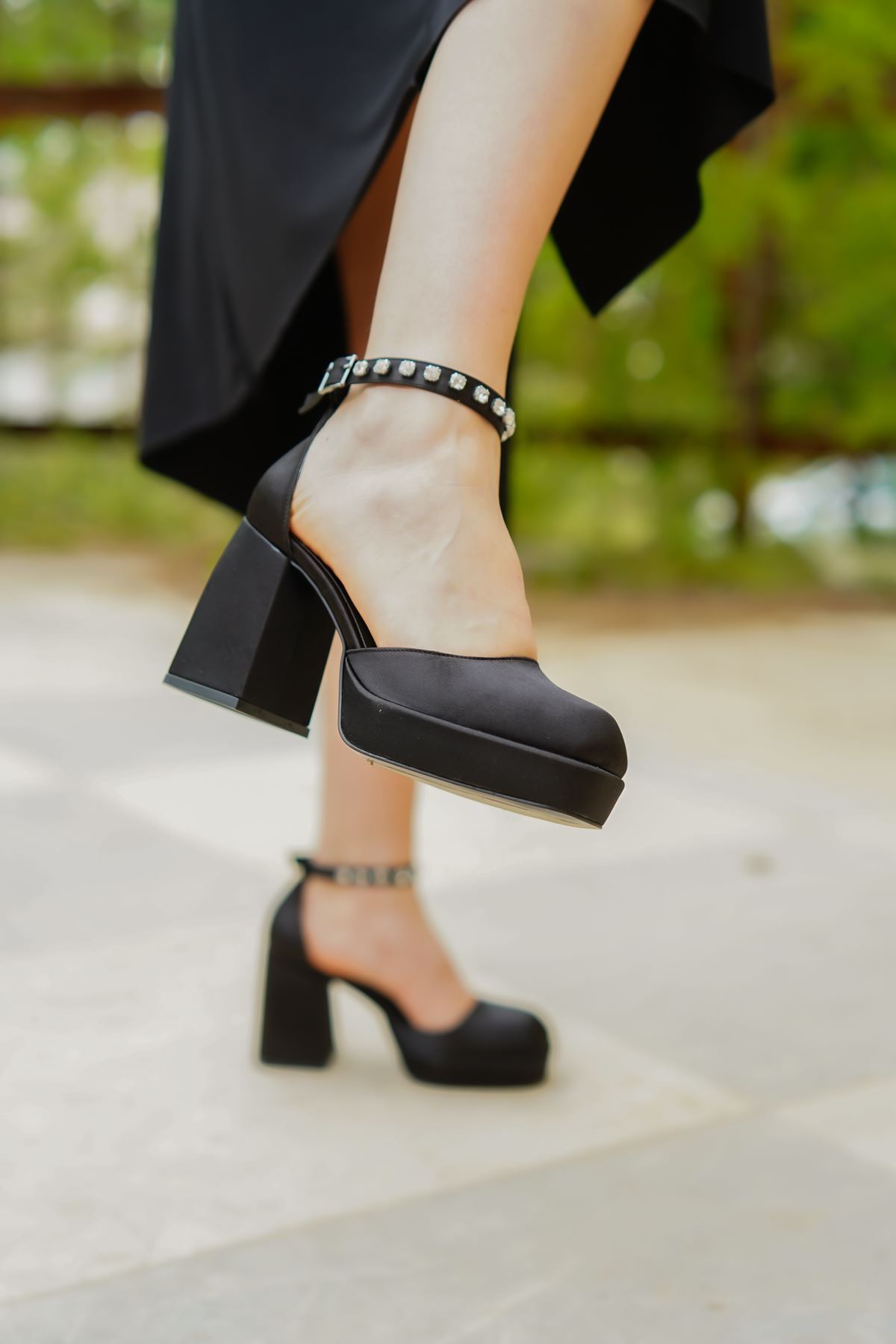 Sandys Siyah Saten Taşlı Platform Kadın Ayakkabı