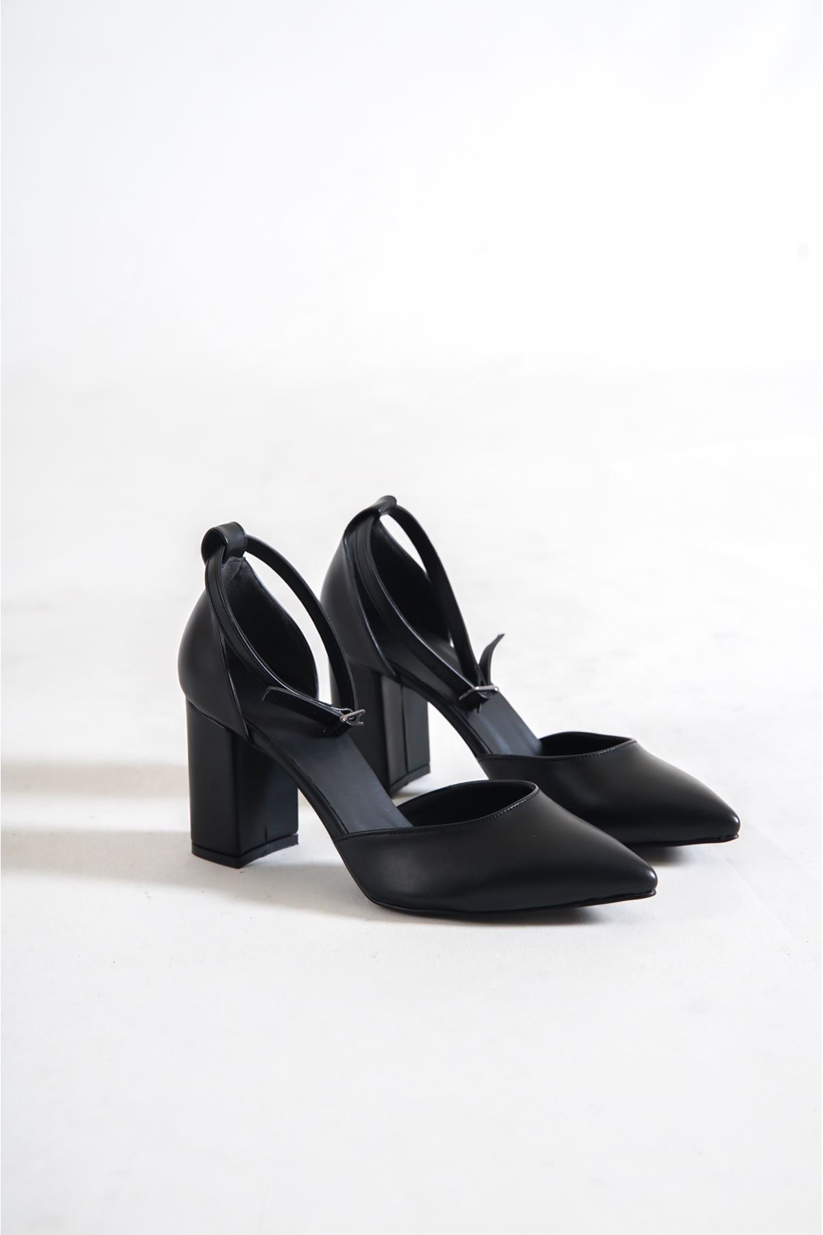 Focus Siyah Cilt Kısa Topuklu Kadın Ayakkabı
