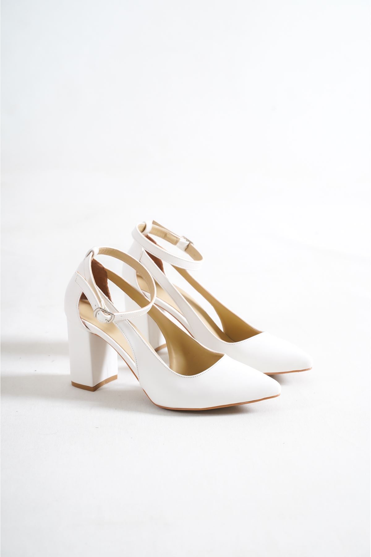 Hilux Beyaz Cİlt Kısa Topuklu Kadın Ayakkabı