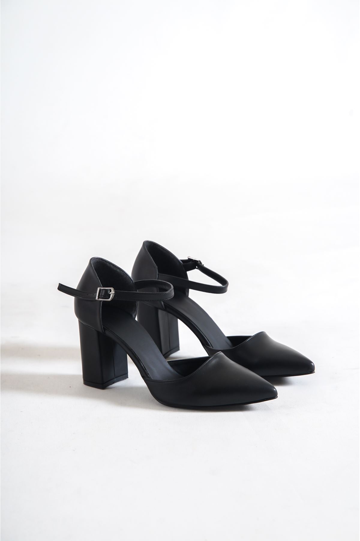 Yaris Siyah Cilt Kısa Topuklu Kadın Ayakkabı
