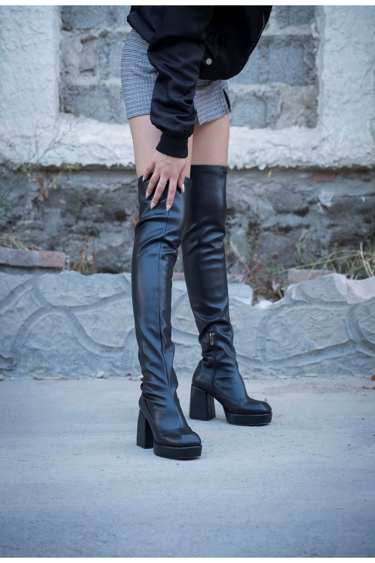Siyah Cilt Streç Tasarım Alçak Platform  Kadın Ayakkabı Emery