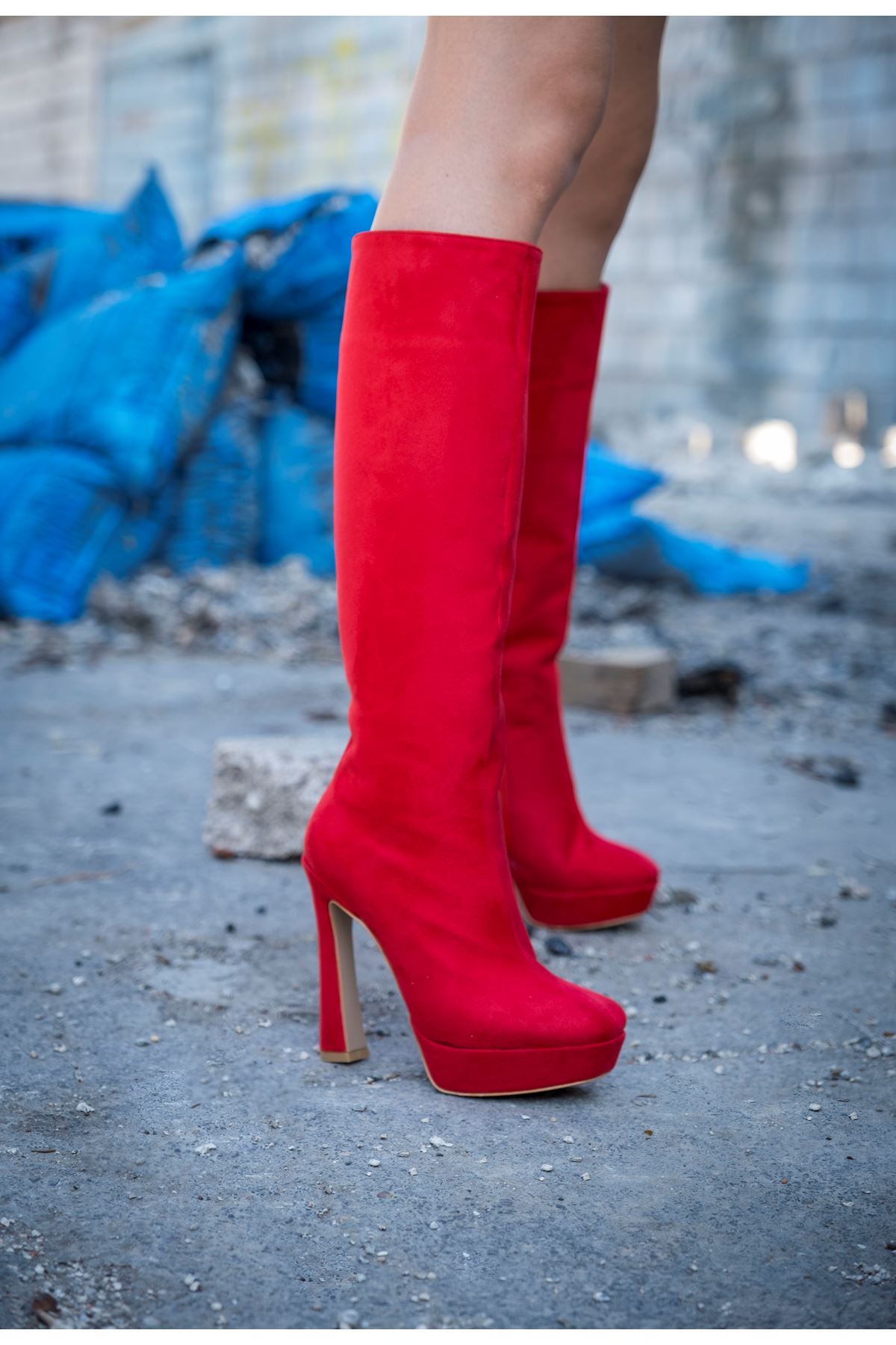 Lilys Kırmızı Süet Topuklu Kadın Çizme