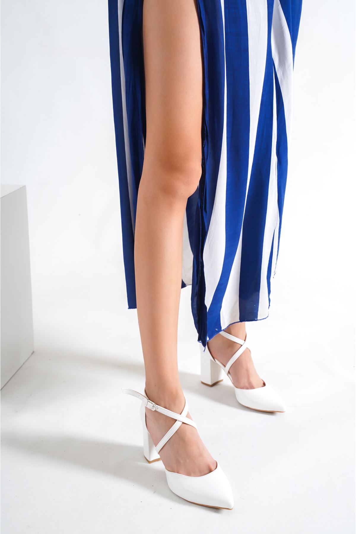 Captur Beyaz Cilt Kısa Topuklu Kadın Ayakkabı