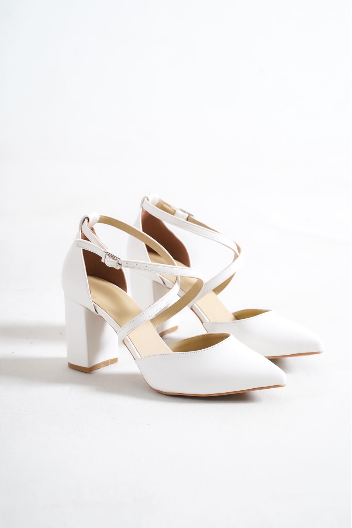 Captur Beyaz Cilt Kısa Topuklu Kadın Ayakkabı