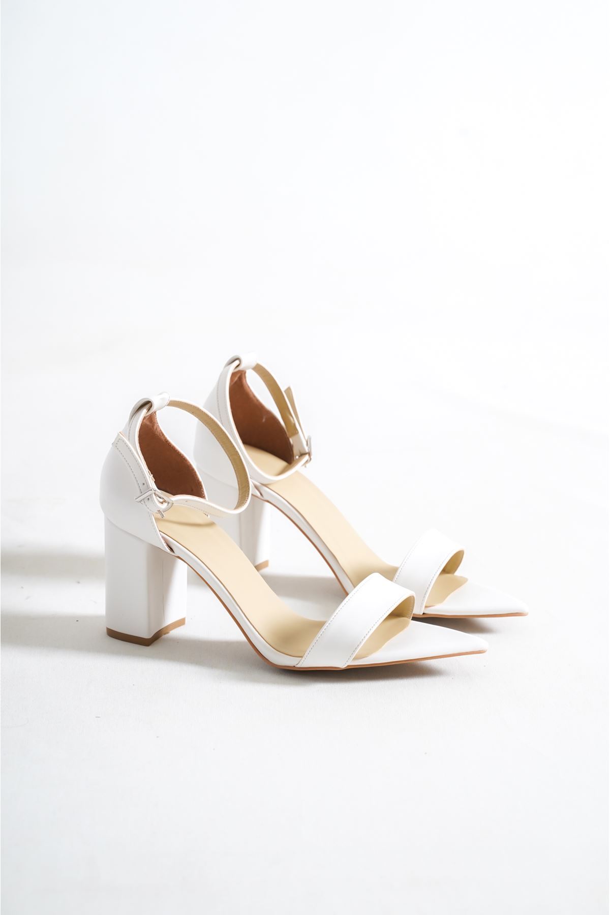 Linea Beyaz Cİlt  Kısa Topuklu Kadın Ayakkabı