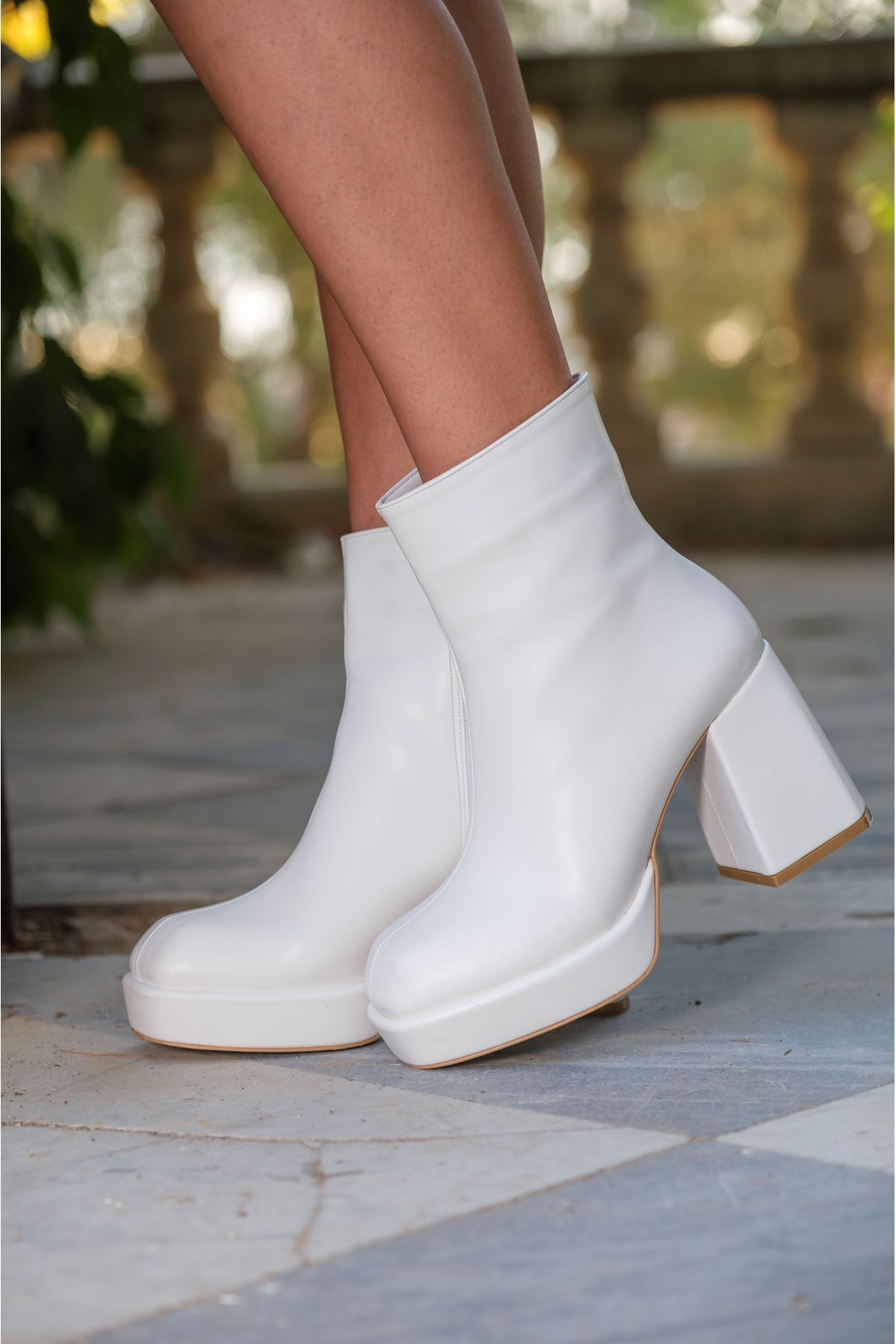 Beyaz Cilt Tasarım Topuklu Kadın Ayakkabı Layana