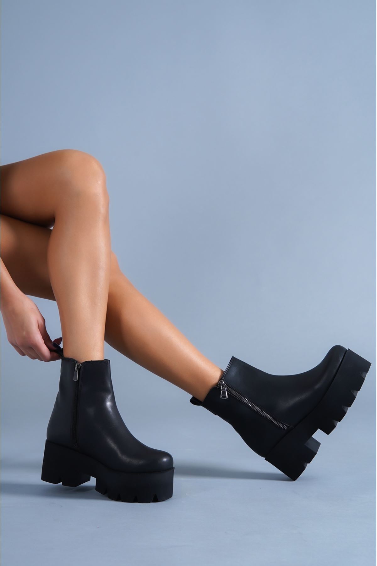 Siyah Cilt Çift Fermuarlı Platform  Kadın Ayakkabı Baylee