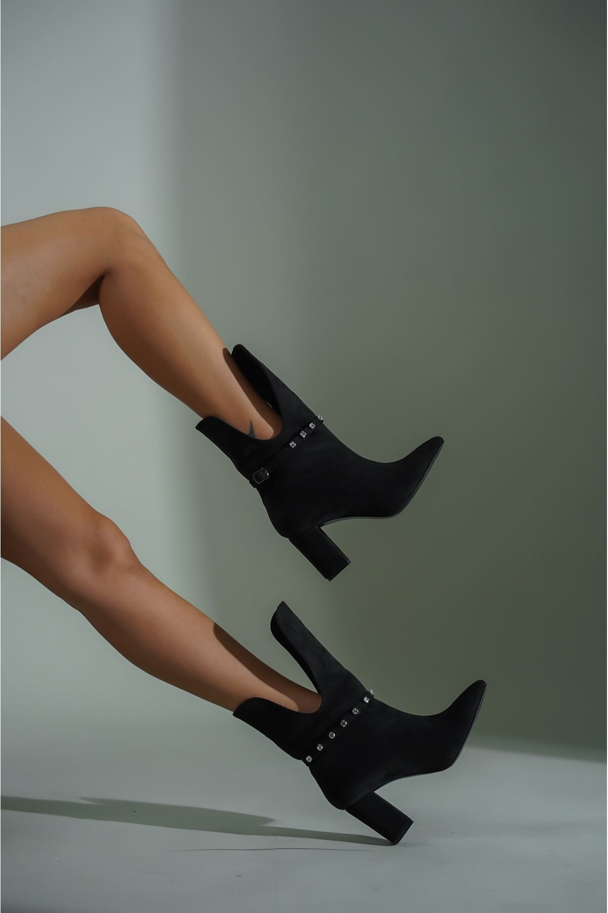 Castor Siyah Süet Taş Detaylı Özel Tasarım Kadın Topuklu Ayakkabı