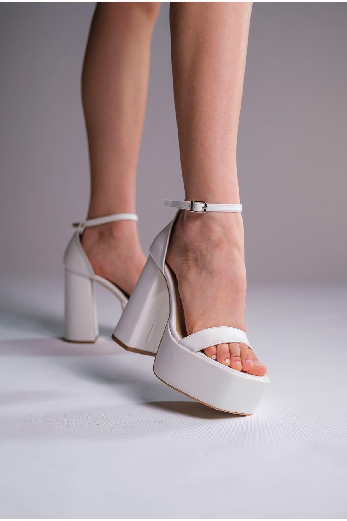 Beyaz Cilt Tasarım Platform Alçak Topuklu Kadın Gelinlik Ayakkabı Yolanda