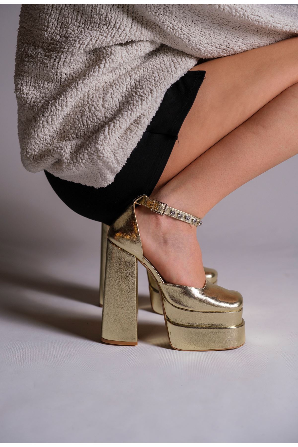Altın Kırışık  Çift  Platform Tasarım Kadın Ayakkabı Figo