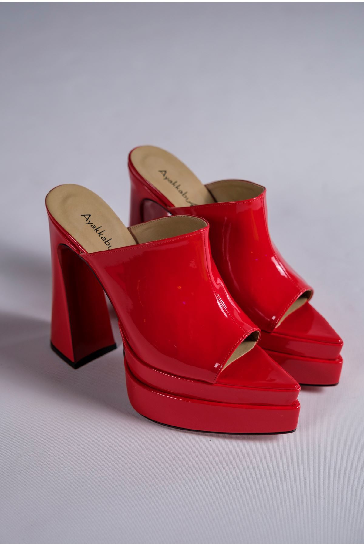 Kırmızı Rugan Çift  Platform Tasarım Burnu Kapalı Kadın Terlik Yüksek Topuklu Ayakkabı Farah