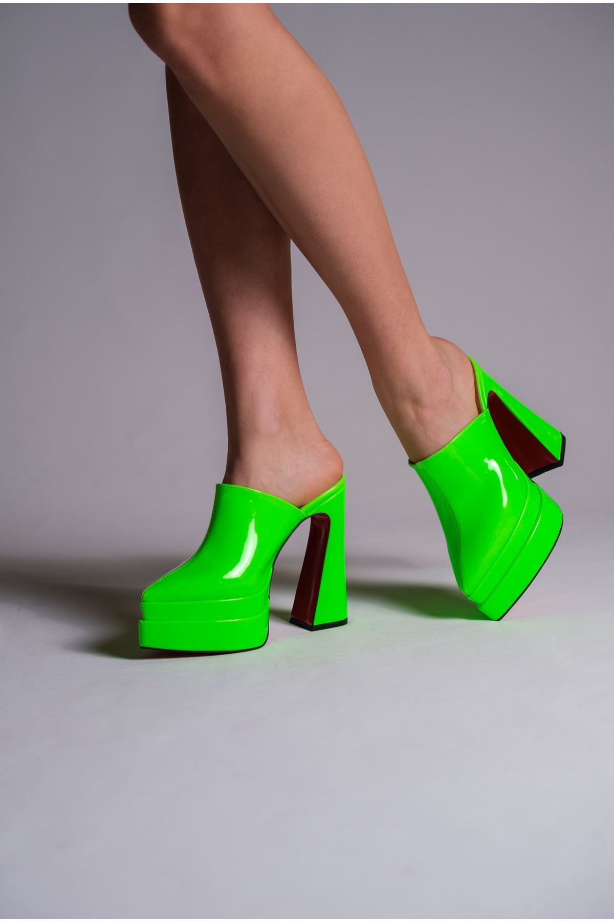 Yeşil Rugan Çift  Platform Tasarım Burnu Kapalı Kadın Terlik Yüksek Topuklu Ayakkabı Sortie