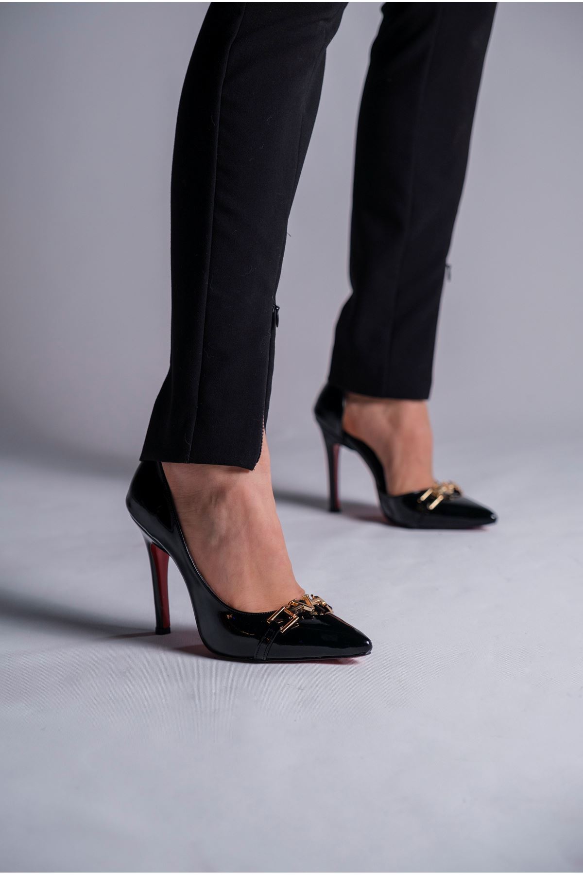 Siyah Rugan Tasarım Kadın İnce Topuklu Tokalı Ayakkabı Roxy