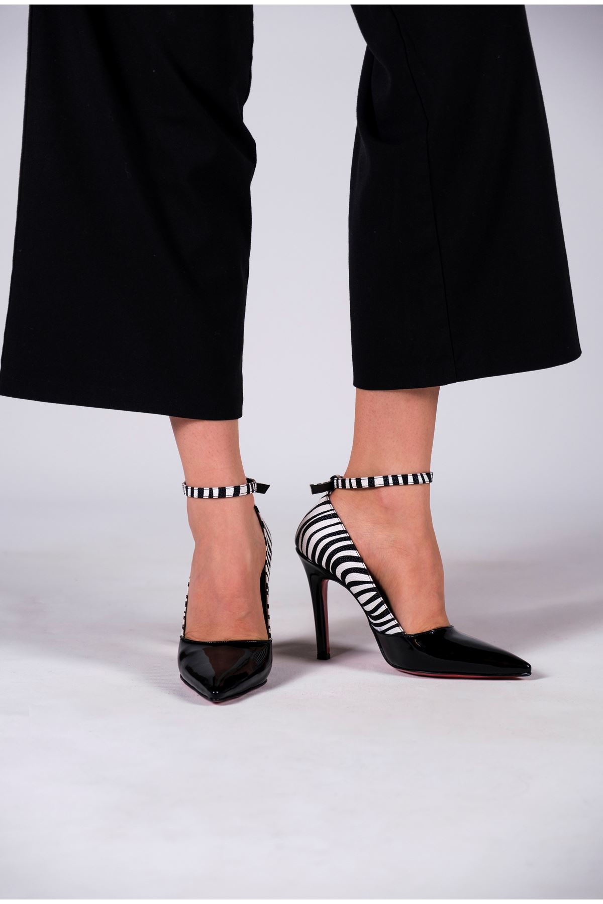 Siyah Rugan - Zebra Kadın İnce Topuklu Ayakkabı Stiletto Calit