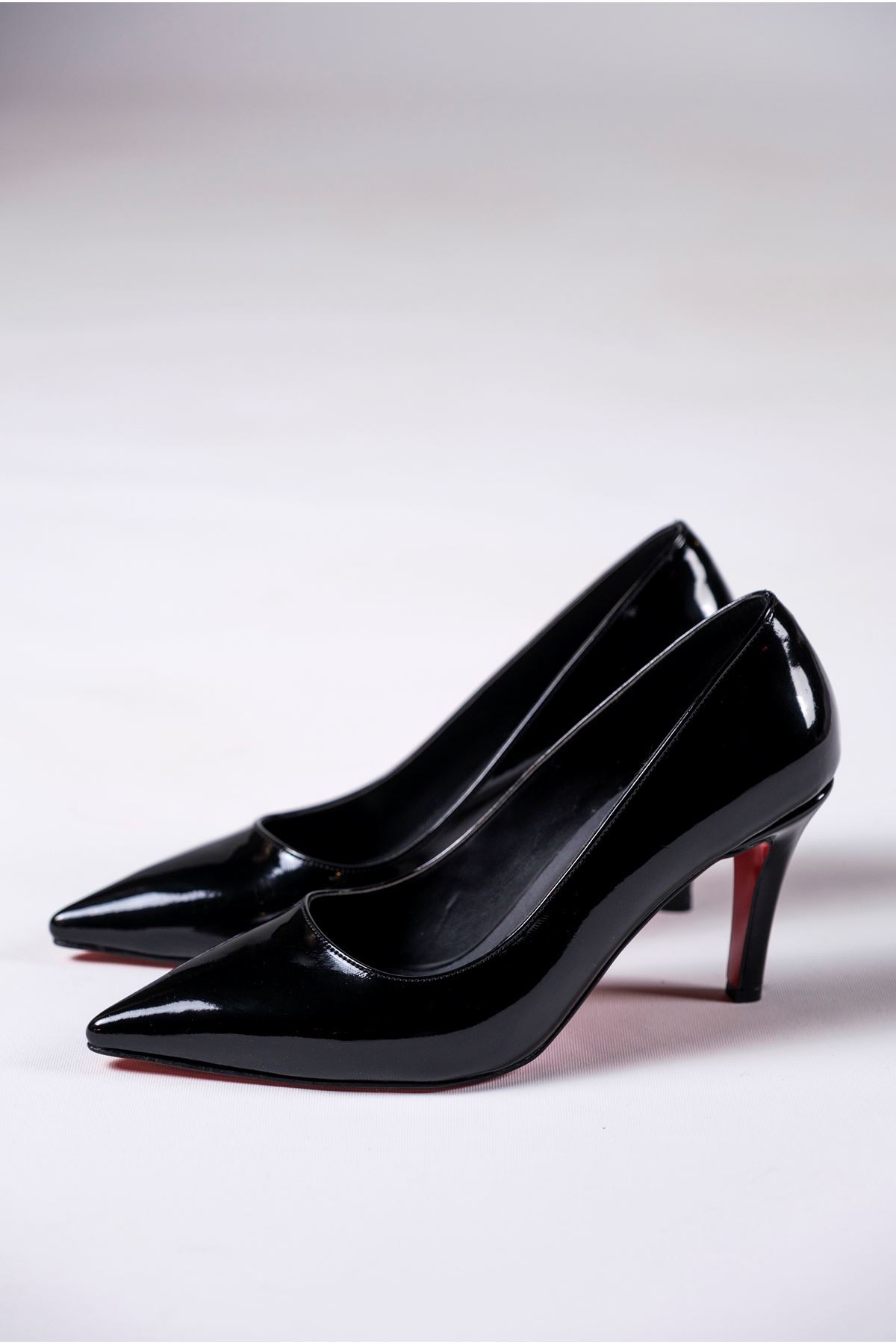 Siyah Rugan Kadın İnce Topuklu Ayakkabı Stiletto Demure