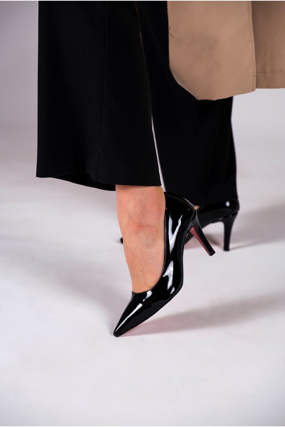 Siyah Rugan Kadın İnce Topuklu Ayakkabı Stiletto Demure