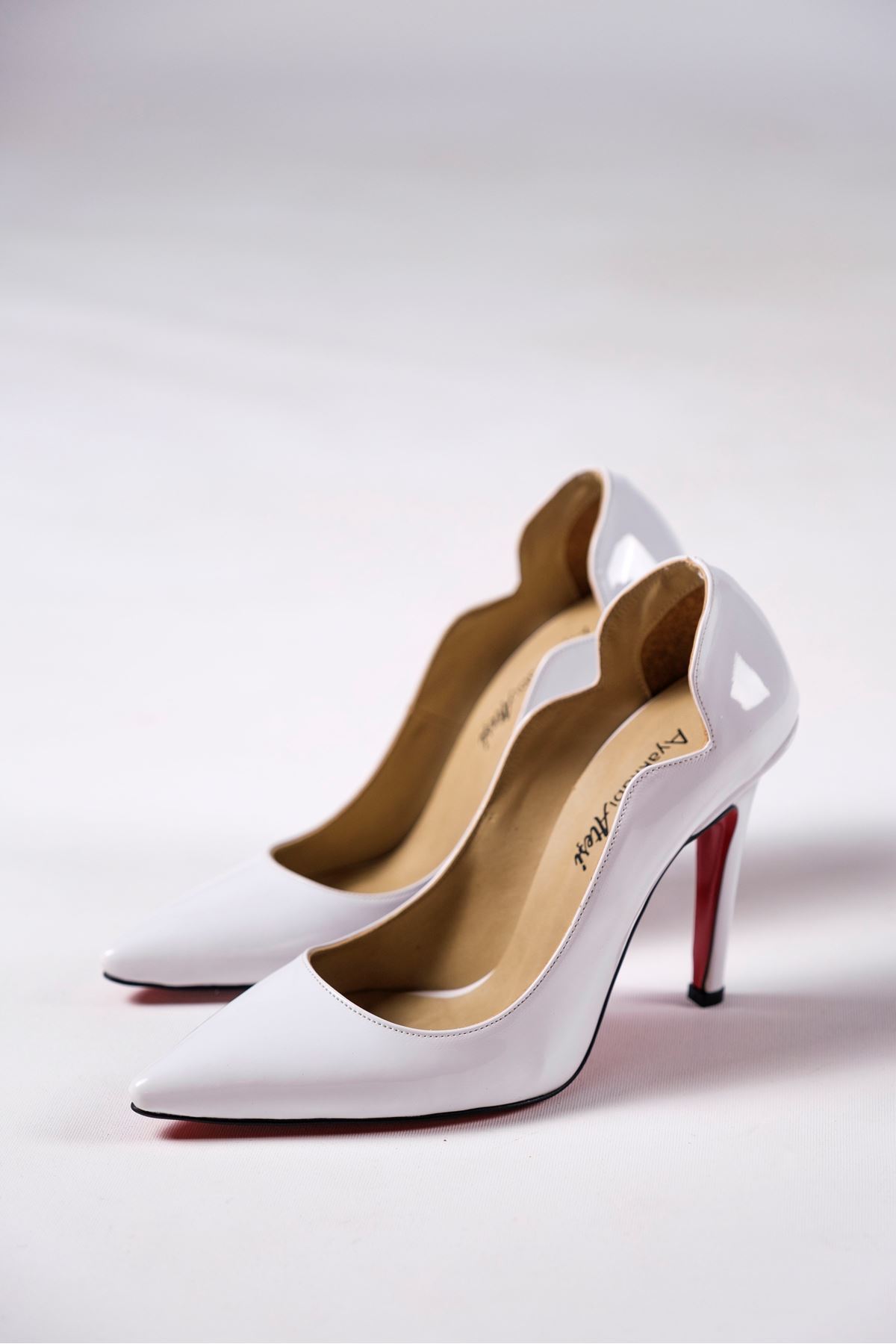 Beyaz Rugan Kadın Topuklu Özel Tasarım Ayakkabı Stiletto Happy
