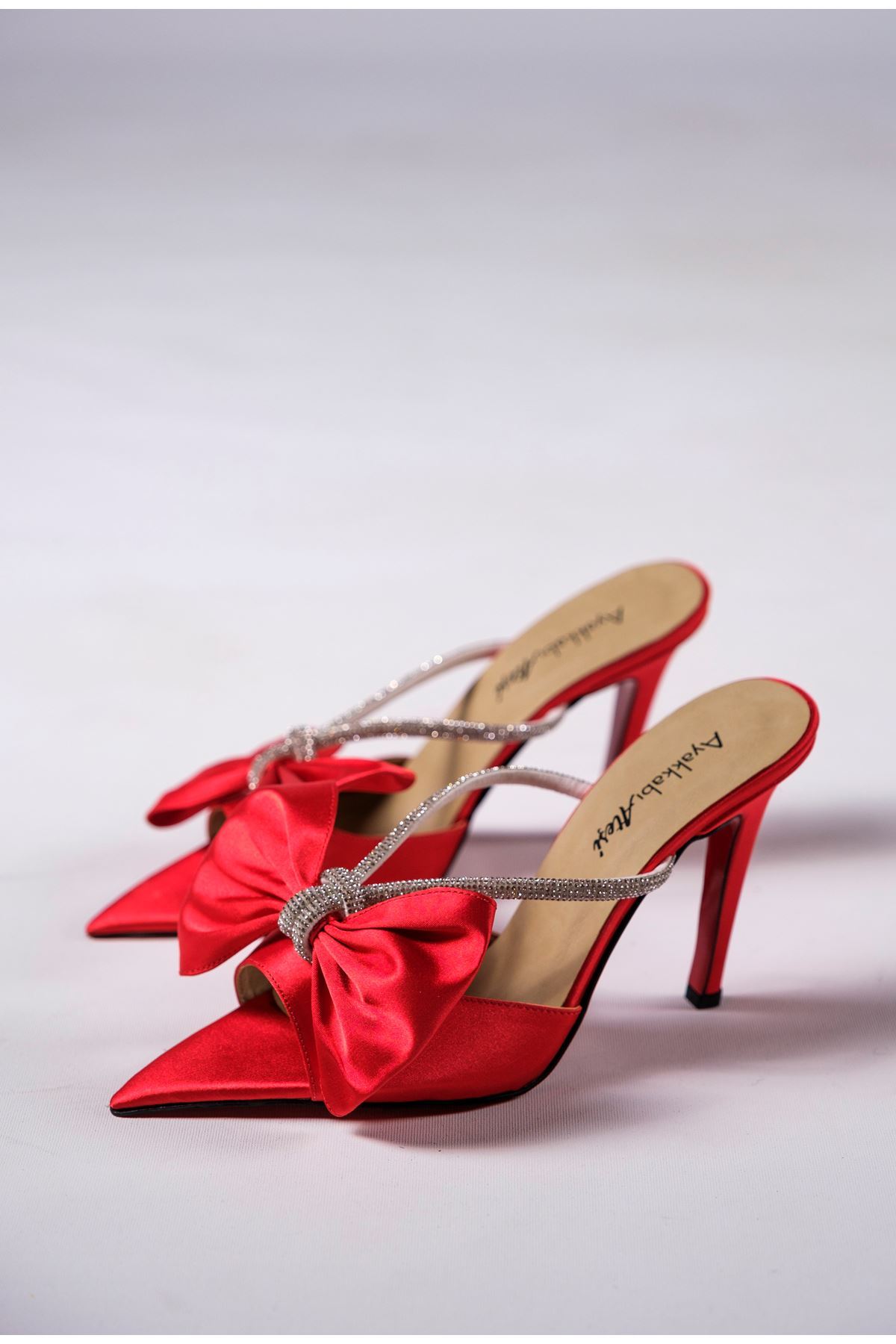 Kırmızı Saten Taş Detaylı Kadın Topuklu Özel Tasarım Ayakkabı Stiletto RedLine