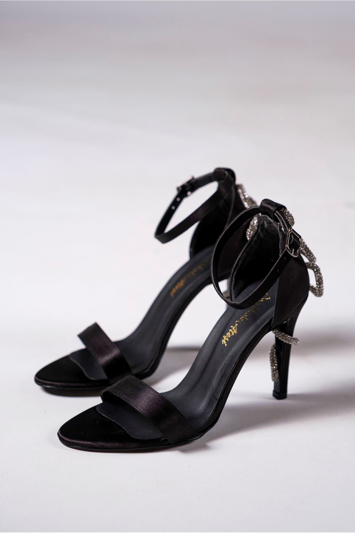 Siyah Saten Taşlı Biyeli Özel Tasarım Kadın İnce Topuklu Ayakkabı Stiletto Adel