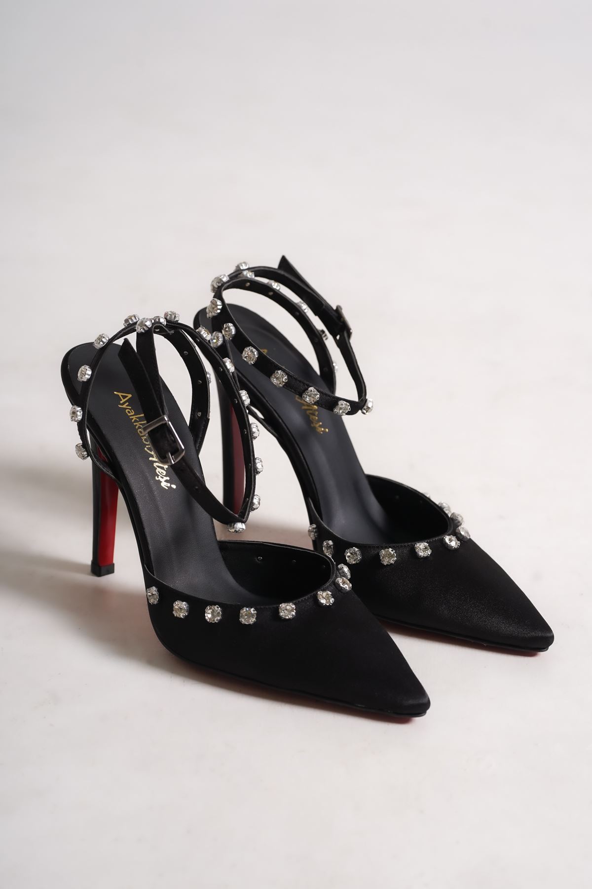 Siyah Saten  Taşlı Özel Tasarım Kadın İnce Topuklu Ayakkabı Stiletto Linda