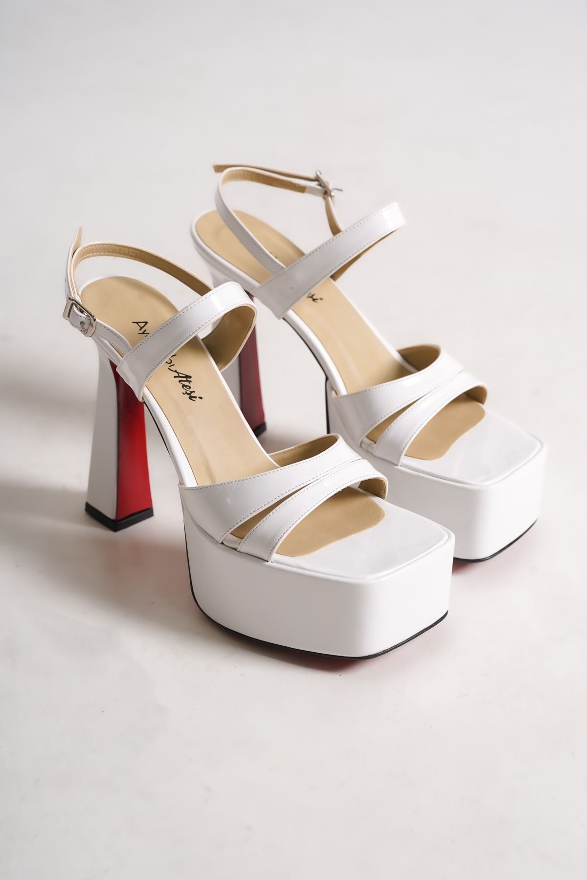 Beyaz Rugan özel Tasarım  Kadın Özel Topuklu Ayakkabı Joanne