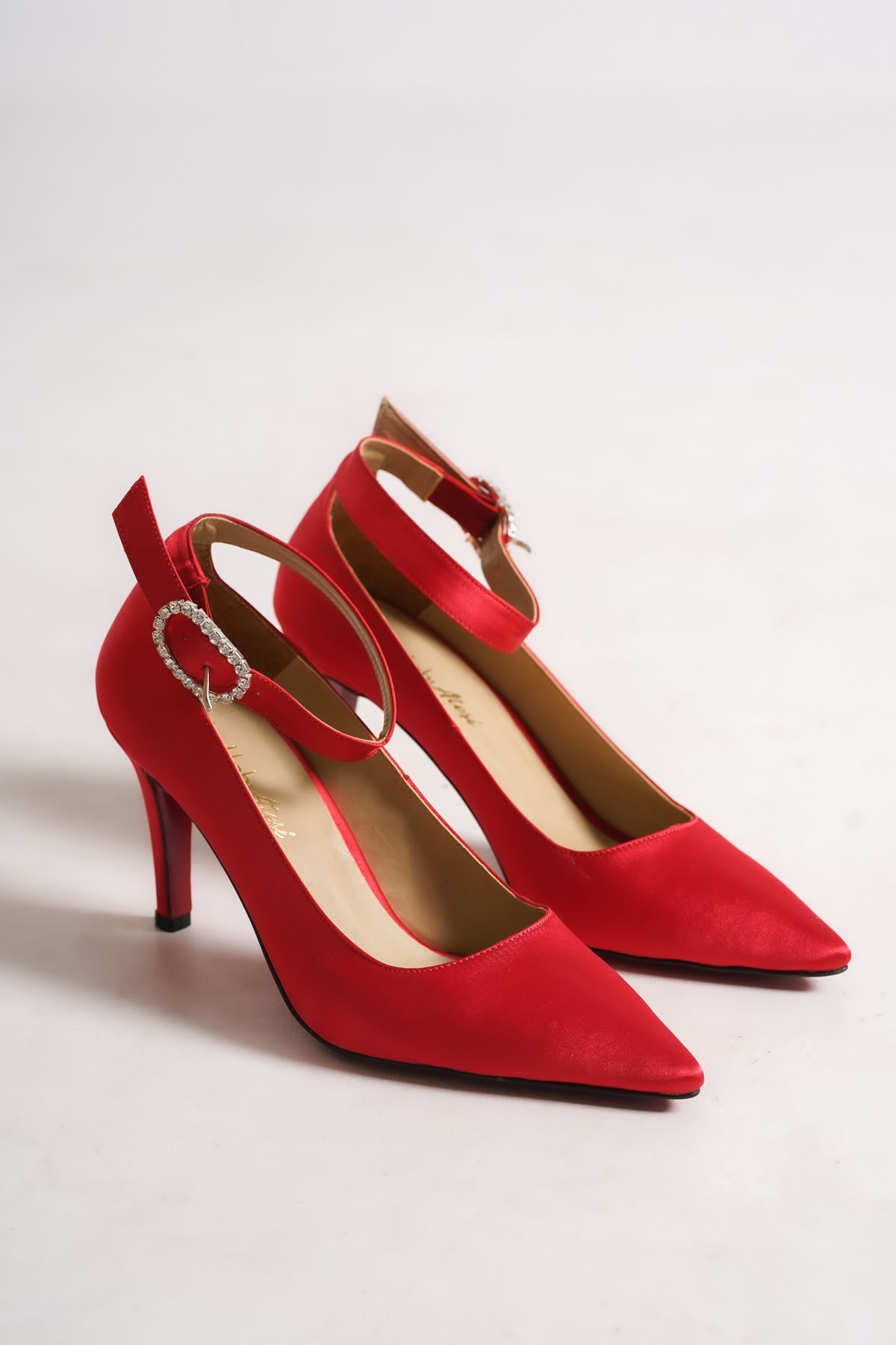 Kırmızı Saten Baretli Kadın İnce Topuklu Ayakkabı Stiletto Tracy