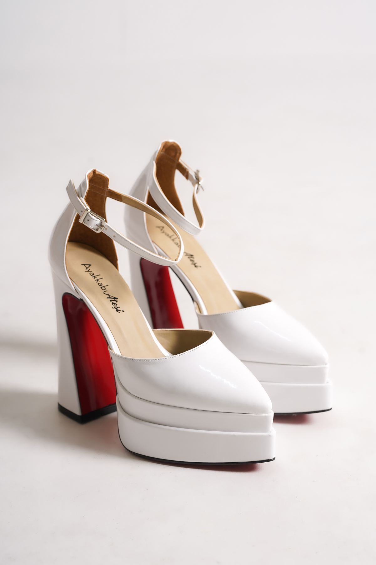 Beyaz Rugan Özel Tasarım Kadın İnce Topuklu Ayakkabı Regina