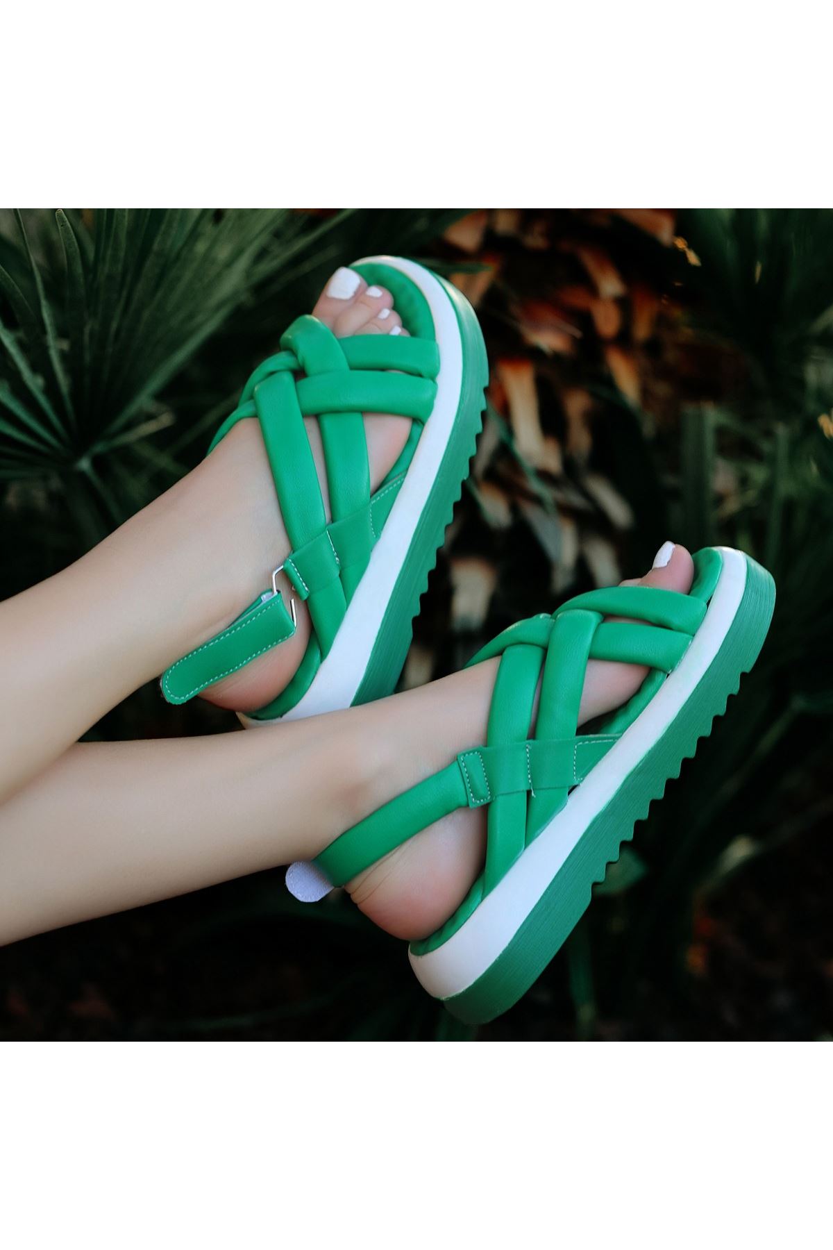 Porin Yeşil Cilt Sandalet
