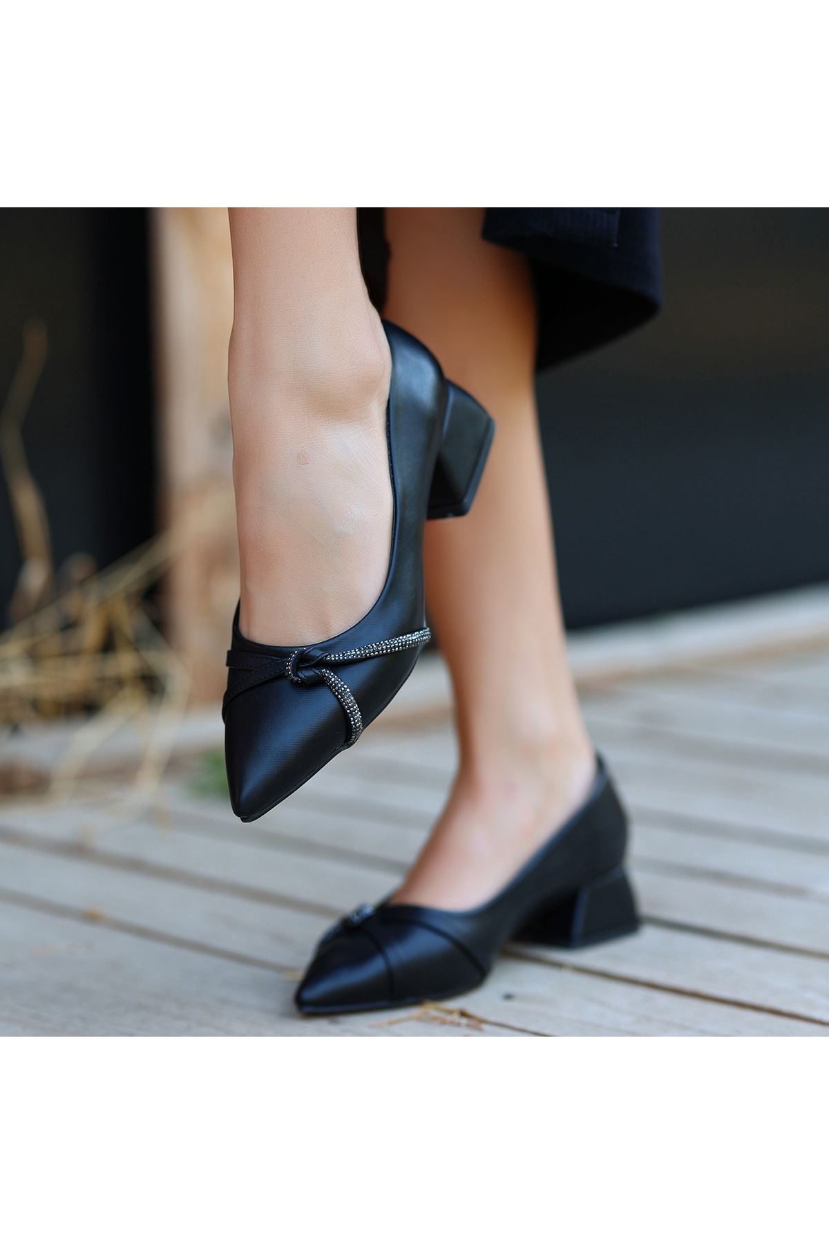 Biani Siyah Topuklu Ayakkabı