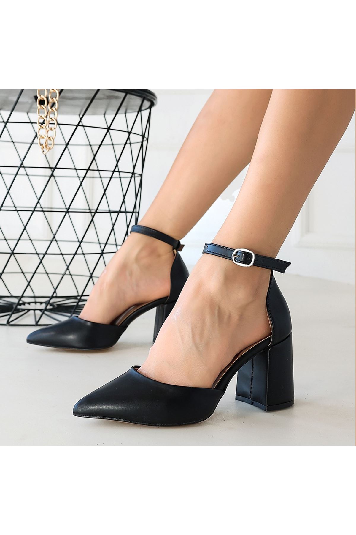 Pomia Siyah Cilt Topuklu Ayakkabı