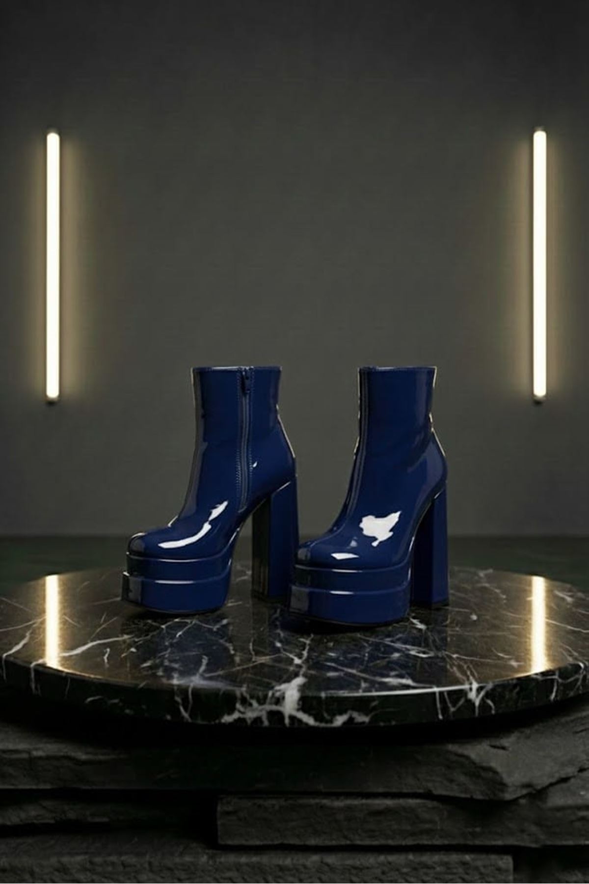 Vegaaa Lacivert Rugan Kare Burun Çift Platform Kalın Topuklu Kadın Bot