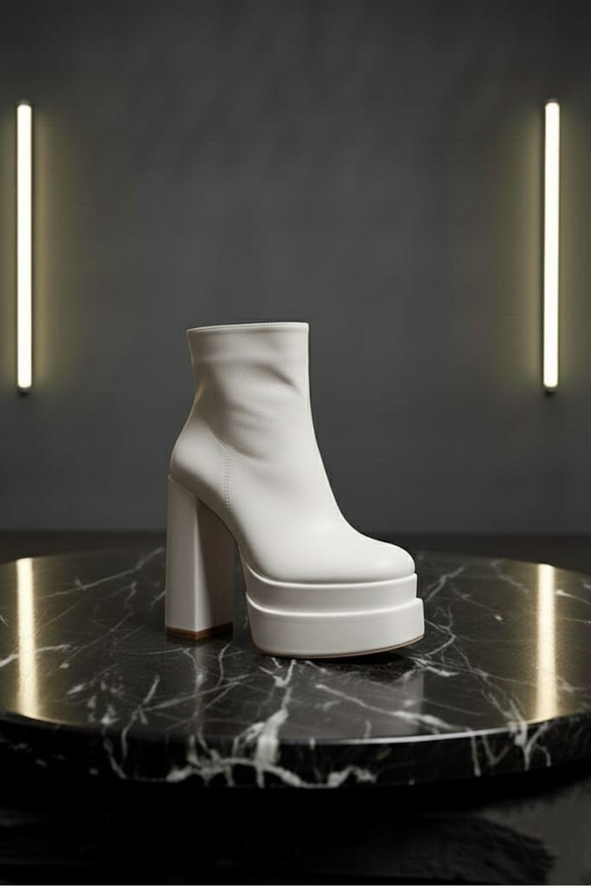 Vegaaa Beyaz Cilt Kare Burun Çift Platform Kalın Topuklu Kadın Bot