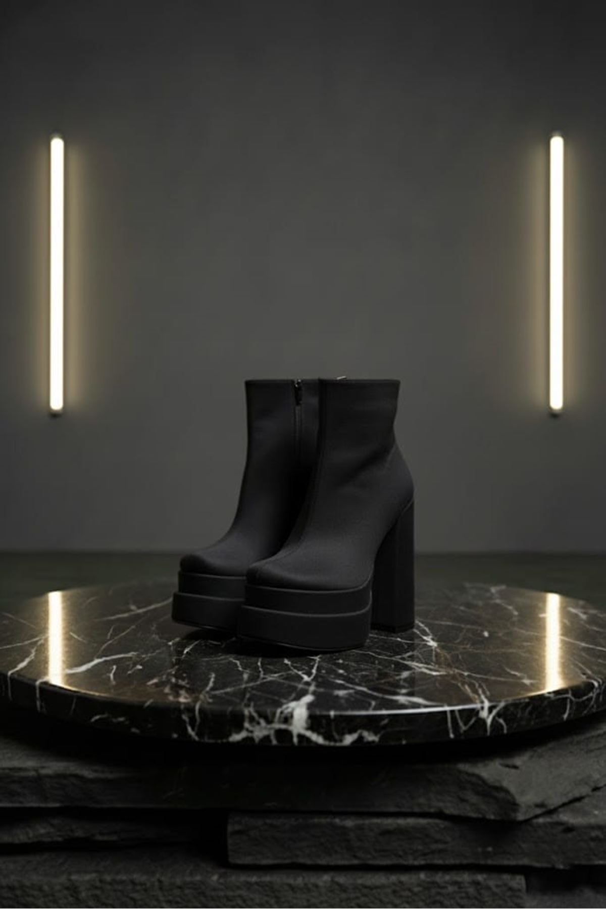 Vegaaa Siyah Süet Kare Burun Çift Platform Kalın Topuklu Kadın Bot