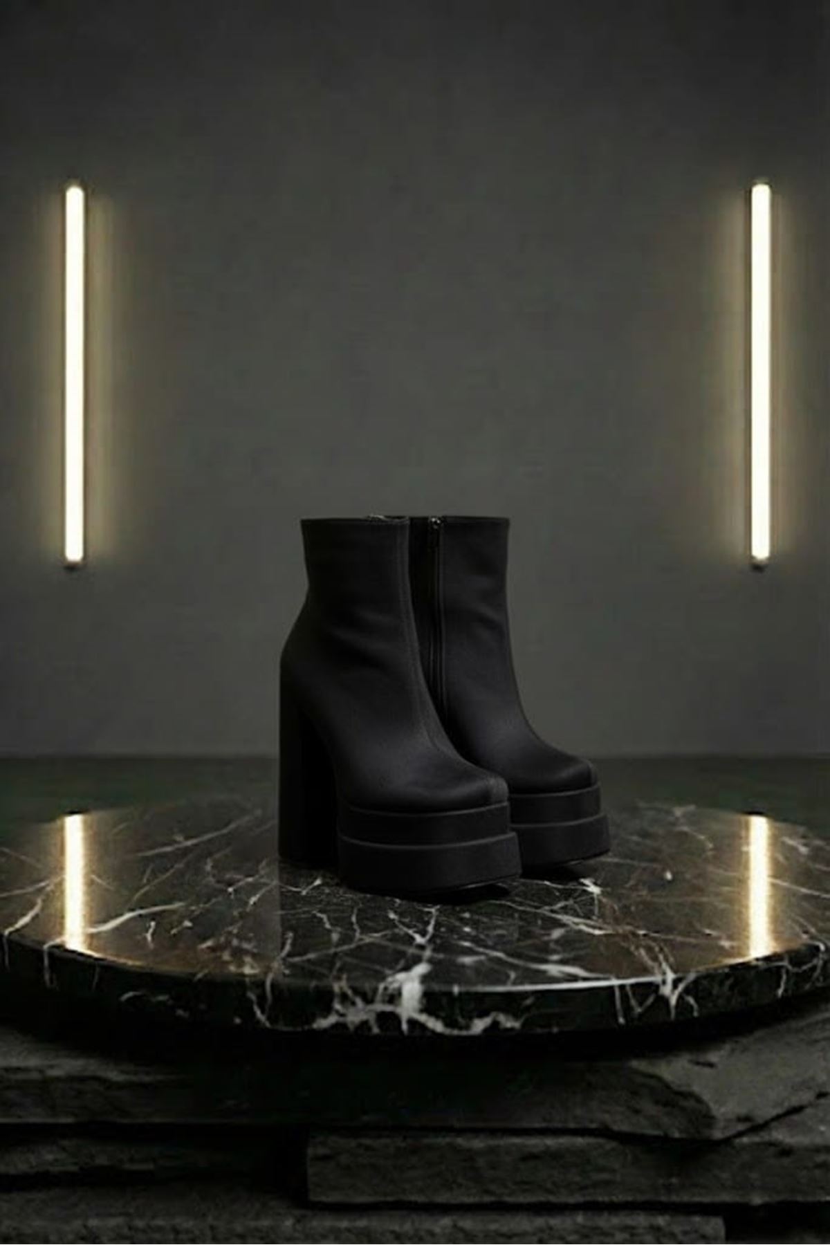 Vegaaa Siyah Süet Kare Burun Çift Platform Kalın Topuklu Kadın Bot