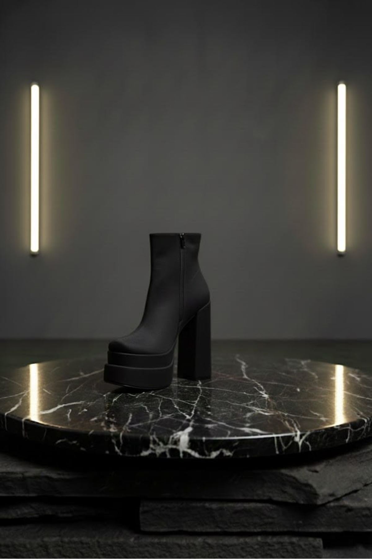 Vegaaa Siyah Süet Kare Burun Çift Platform Kalın Topuklu Kadın Bot