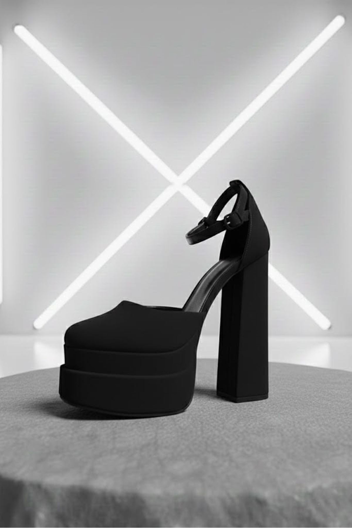 Figooo Siyah Süet Çift Platformlu Kalın Topuklu Kadın Ayakkabı / Bilekten Bağlamalı Küt Burun