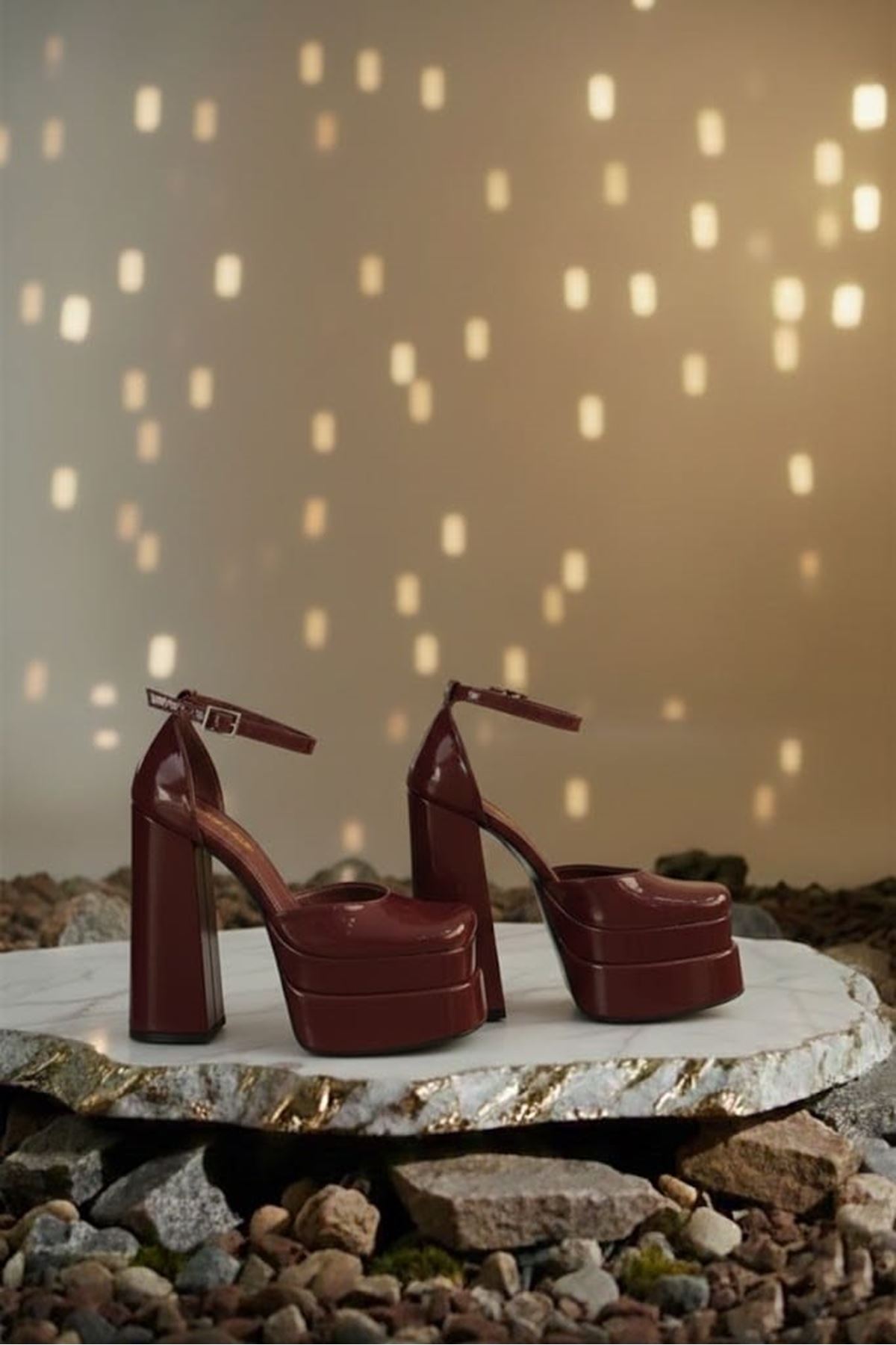 Figooo Bordo Rugan Çift Platformlu Kalın Topuklu Kadın Ayakkabı / Bilekten Bağlamalı Küt Burun