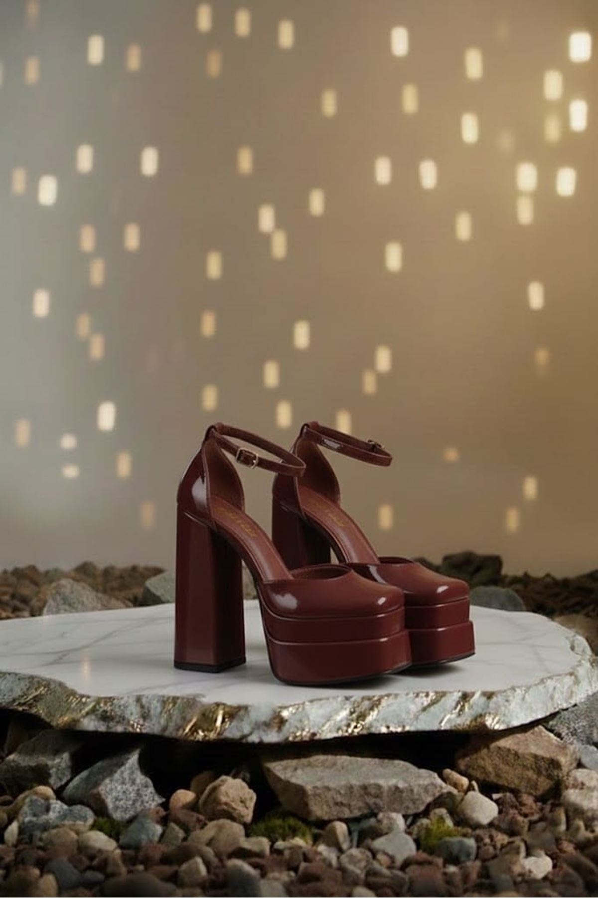 Figooo Bordo Rugan Çift Platformlu Kalın Topuklu Kadın Ayakkabı / Bilekten Bağlamalı Küt Burun