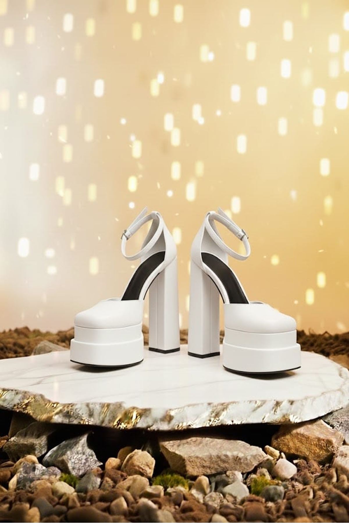 Figooo Beyaz Cilt Çift Platformlu Kalın Topuklu Kadın Ayakkabı / Bilekten Bağlamalı Küt Burun