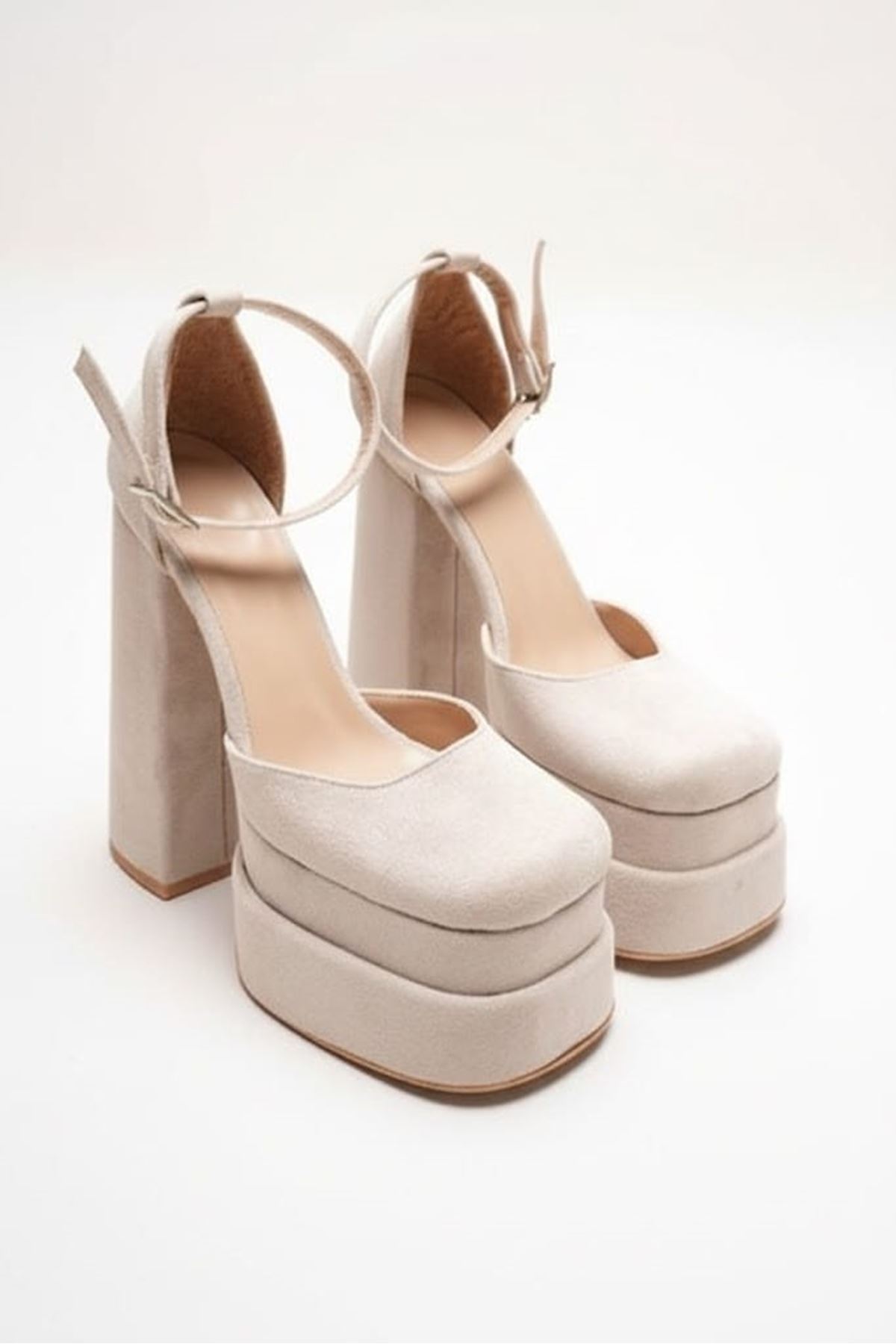 Figooo Bej Süet Çift Platformlu Kalın Topuklu Kadın Ayakkabı / Bilekten Bağlamalı Küt Burun