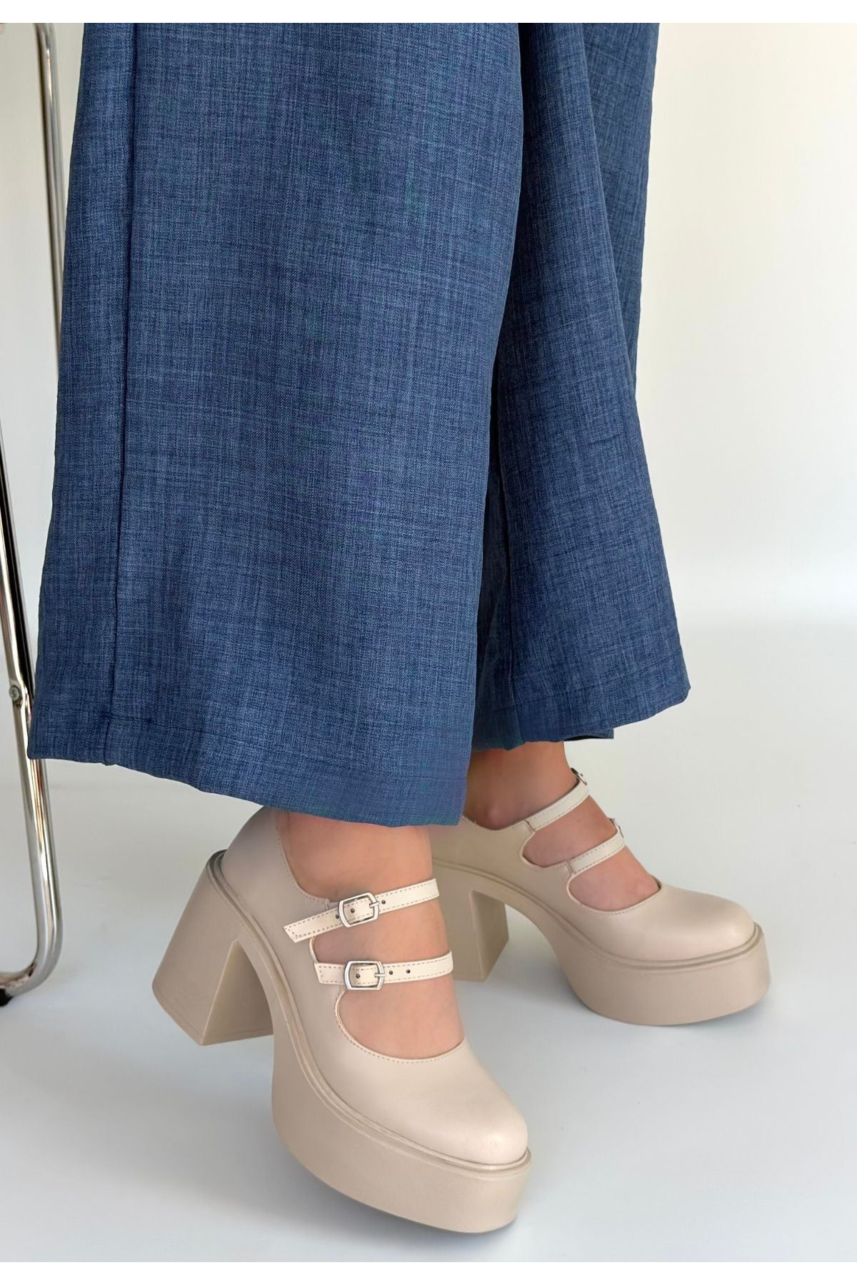 Jarlo Bej Cilt Dolgu Topuk Ayakkabı