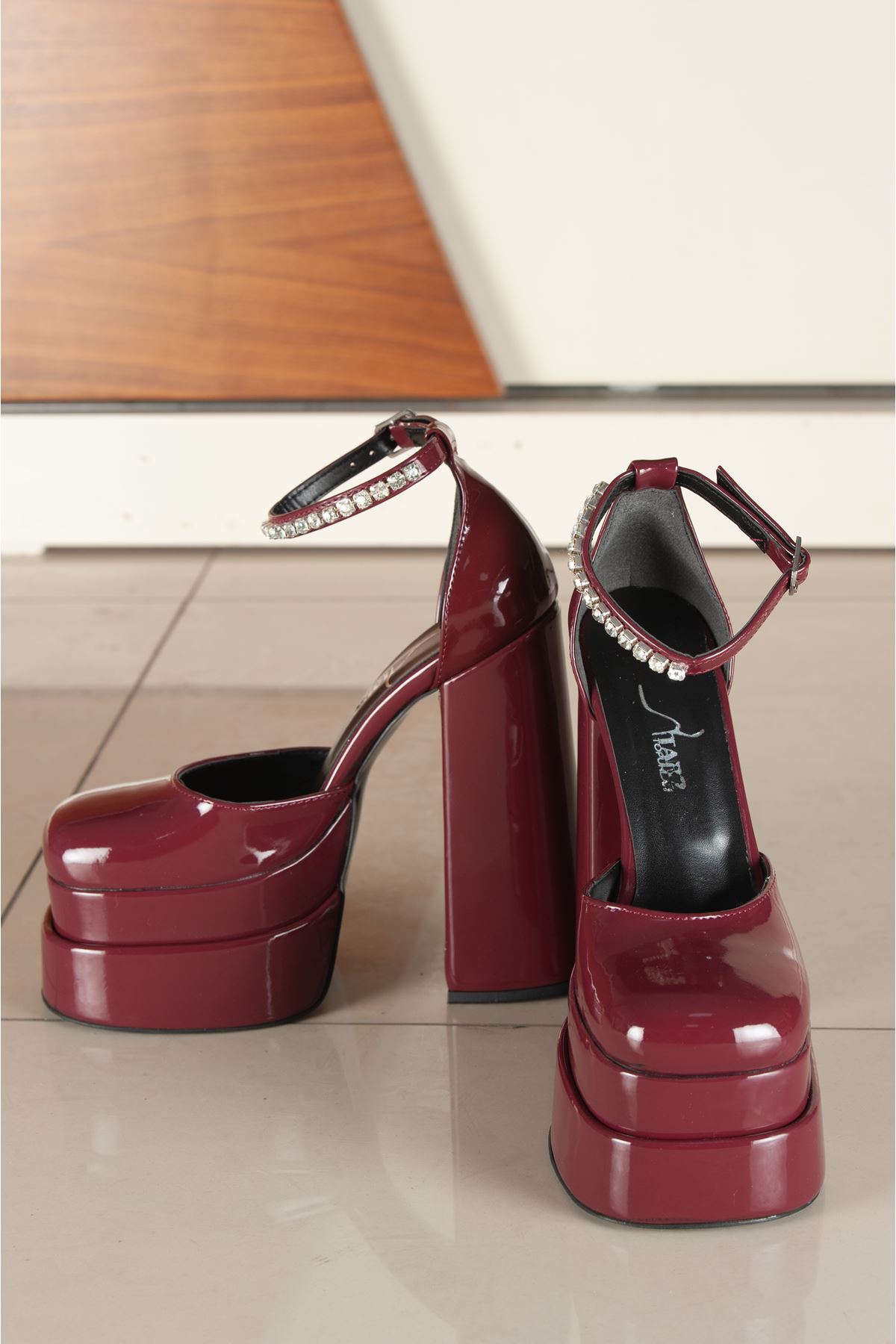 Figooo Bordo Rugan Çift Platformlu Kalın Topuklu Kadın Ayakkabı / Bilekten Bağlamalı Küt Burun