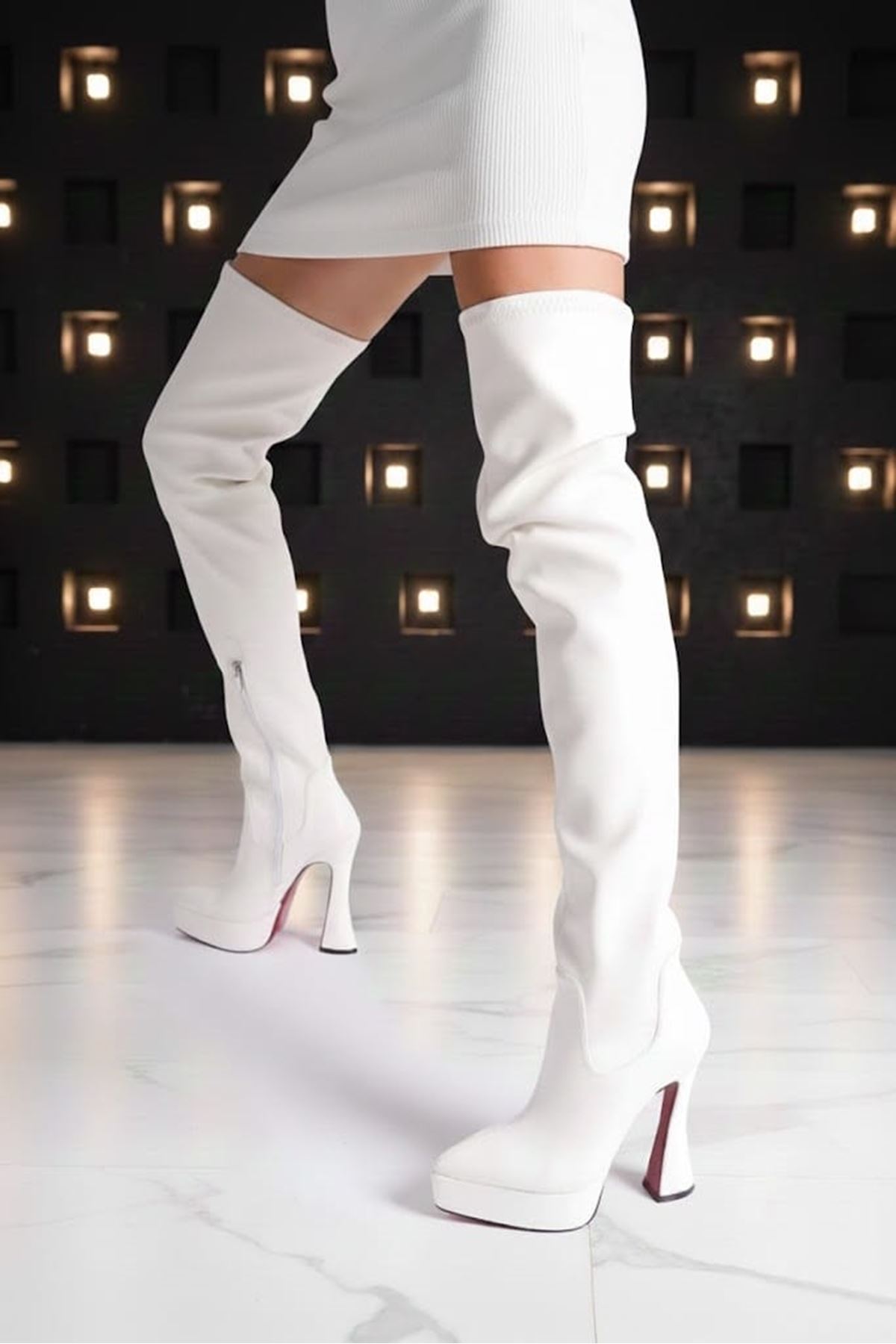 Coraaa Beyaz Cilt Kadın Sivri Burun Platform Diz Üstü Streç Çizme